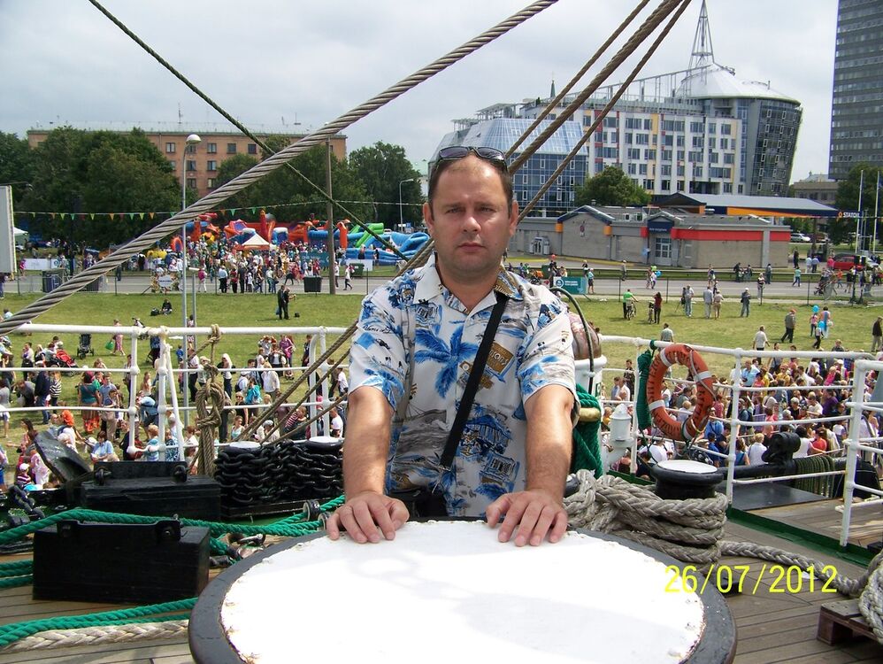  ,   Andrej, 52 ,     , c 