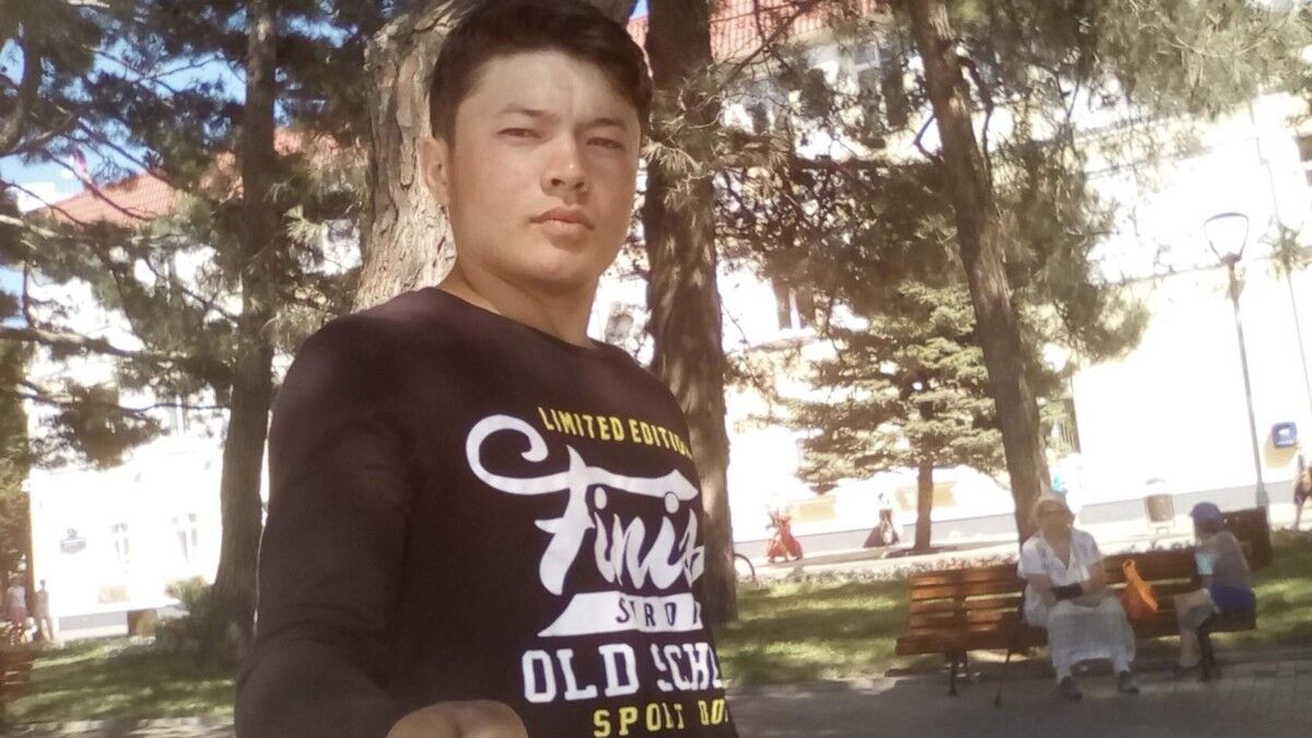  15930831  Abror, 30 ,    