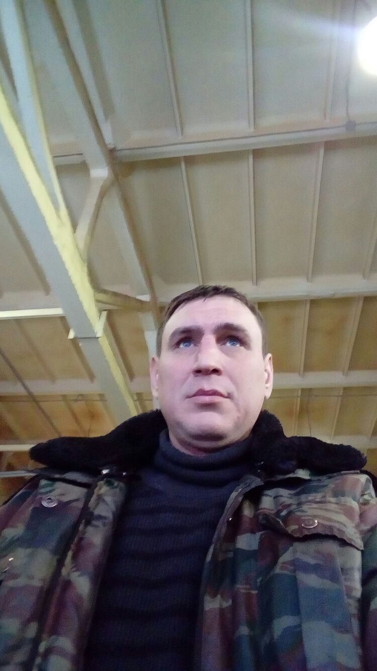  46356601  Roman, 49 ,    -