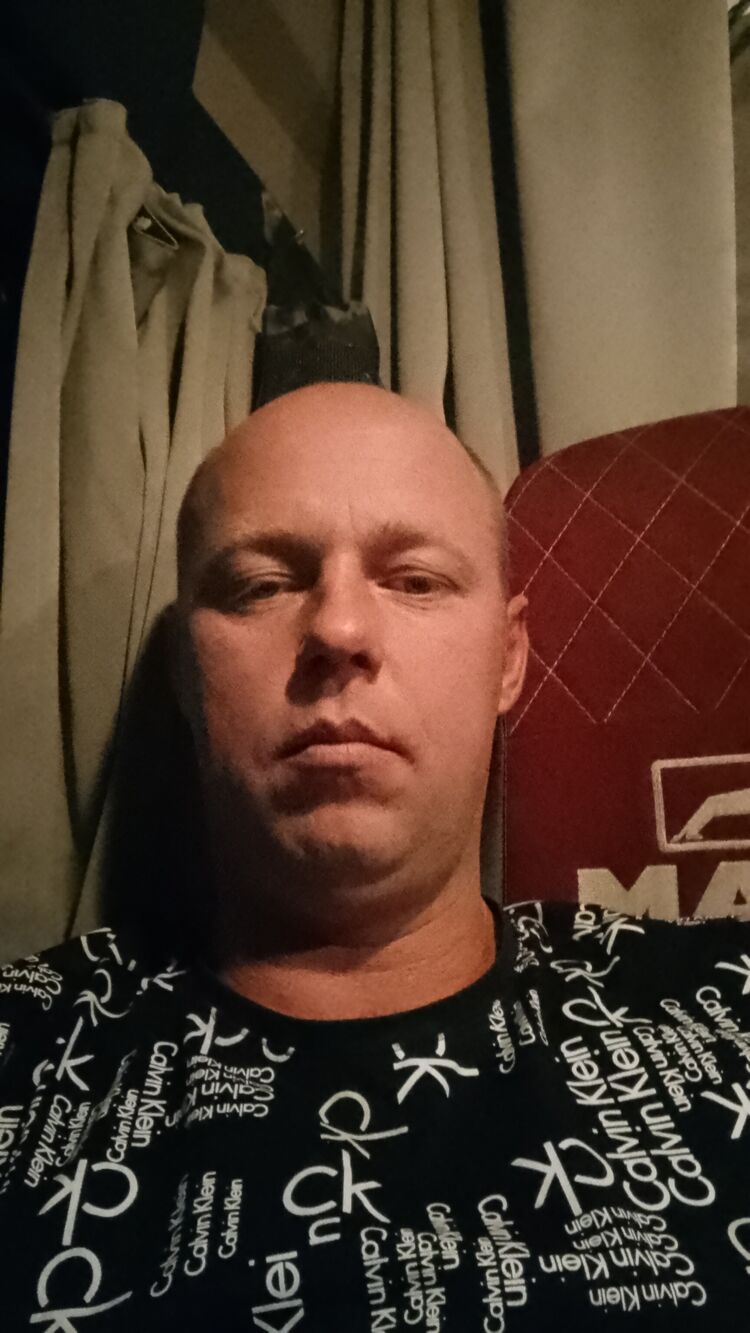 49106751  Andrei, 37 ,    