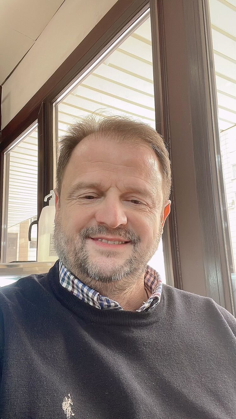  40761341  Tuncay, 47 ,    
