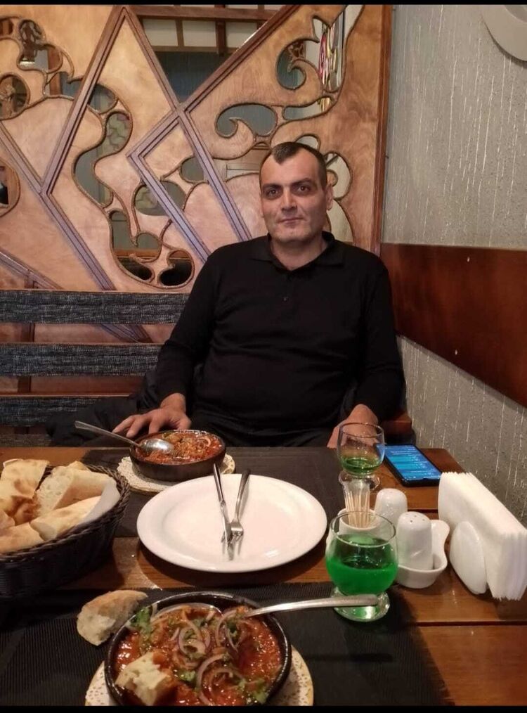  45853291  Vardan, 43 ,    Deleted