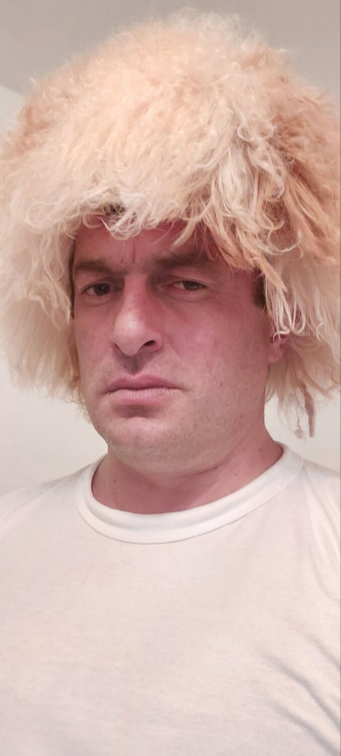  29872291  Daniel, 47 ,    Budva