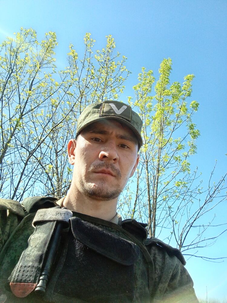  ,   Leonid, 33 ,   ,   