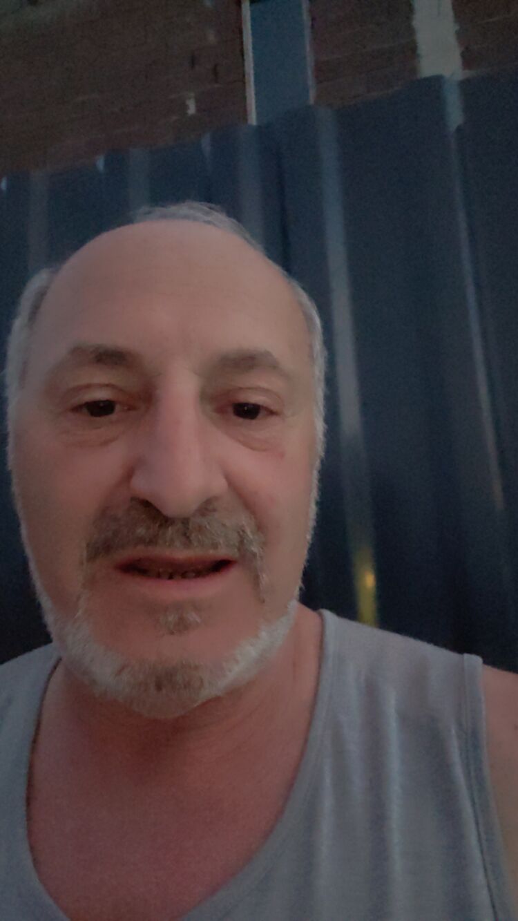  46331411  Nikoloz, 64 ,    