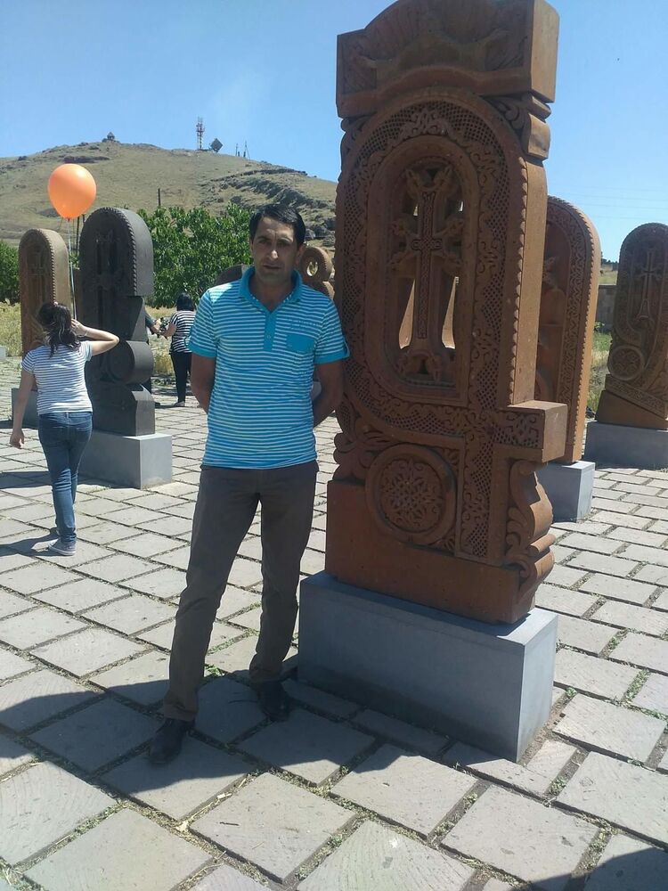  -,   Goga, 40 ,     , c 