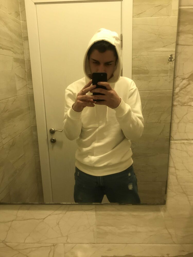  33345521  Vlad, 26 ,    