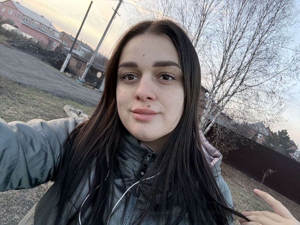  ,   Julia, 23 ,   c 