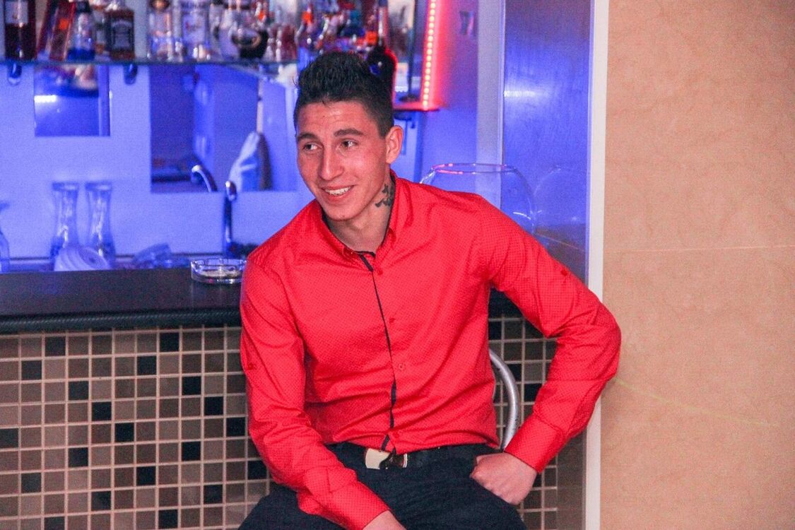  ,   Ruslan, 33 ,   ,   , c 