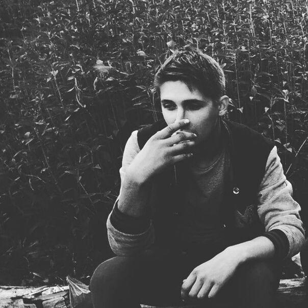  32813261  Maxim, 32 ,    