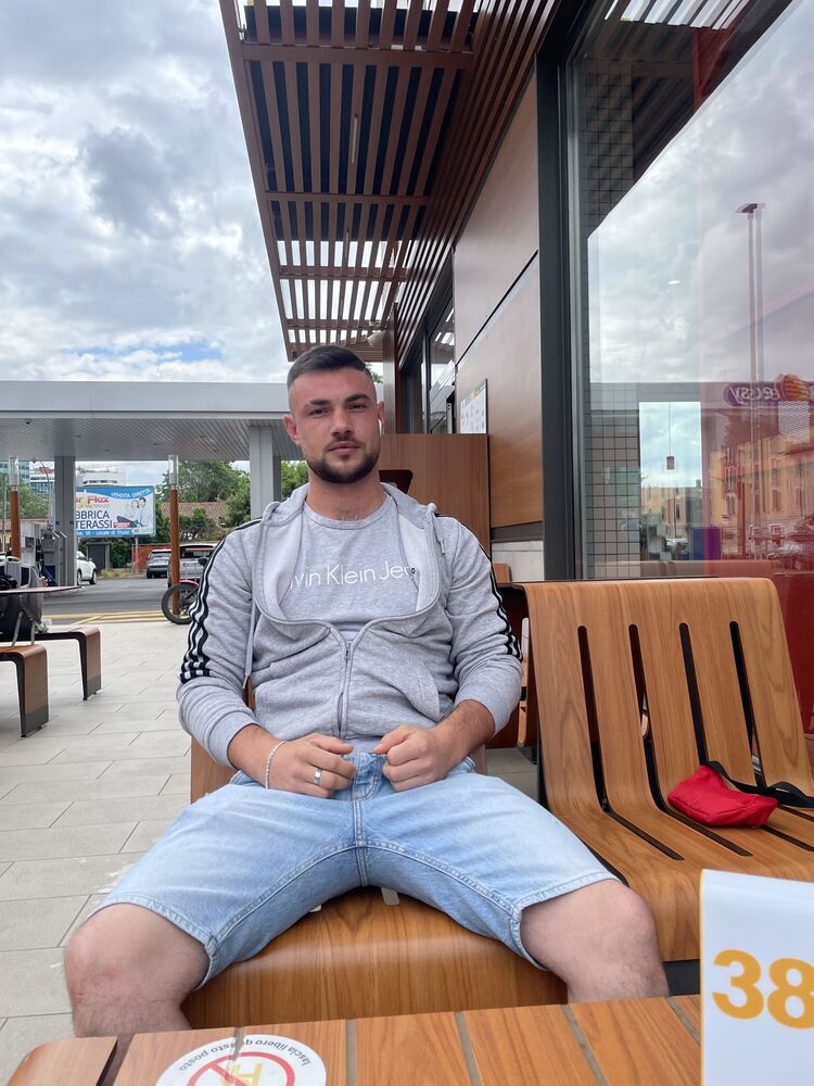  26996101  Dimitrii, 27 ,    Milan