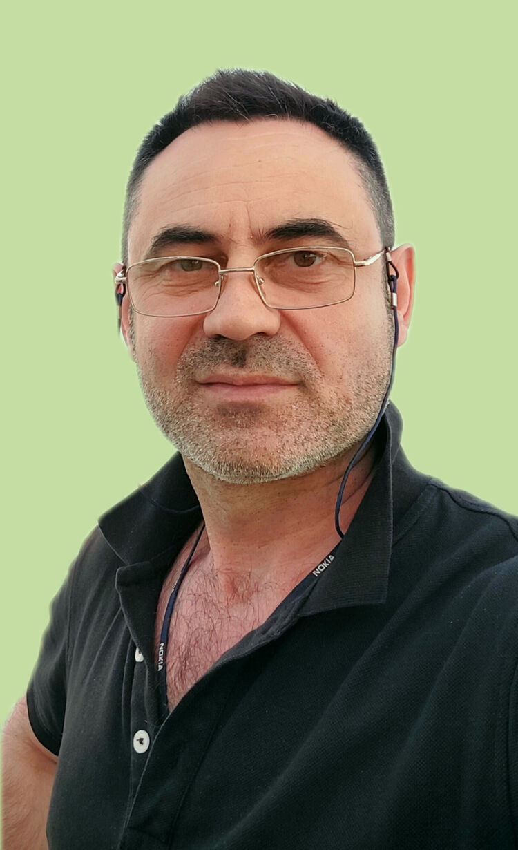  54021151  Michael, 52 ,    