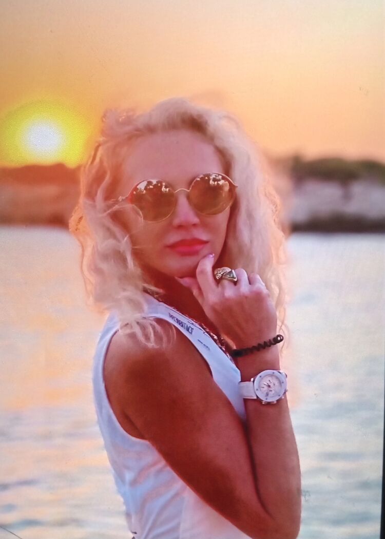  54355421  Lana, 48 ,    