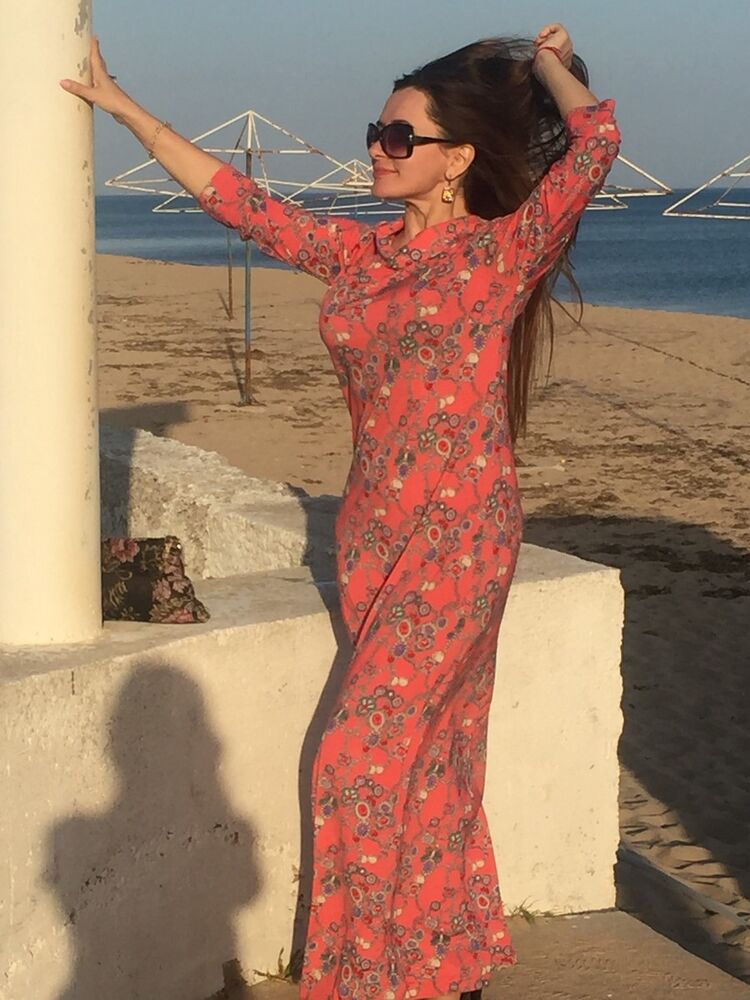  10338201  Lora, 46 ,    