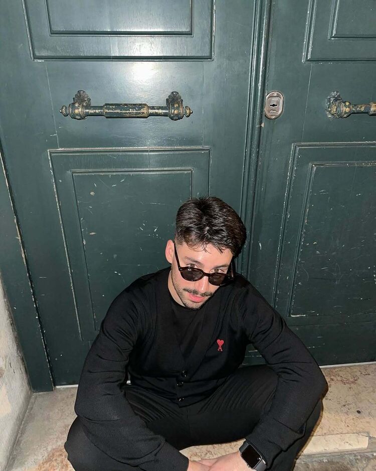  54772441  , 37 ,    --