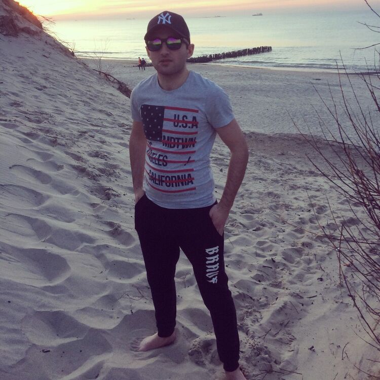  ,   Erik, 27 ,   ,   , c 