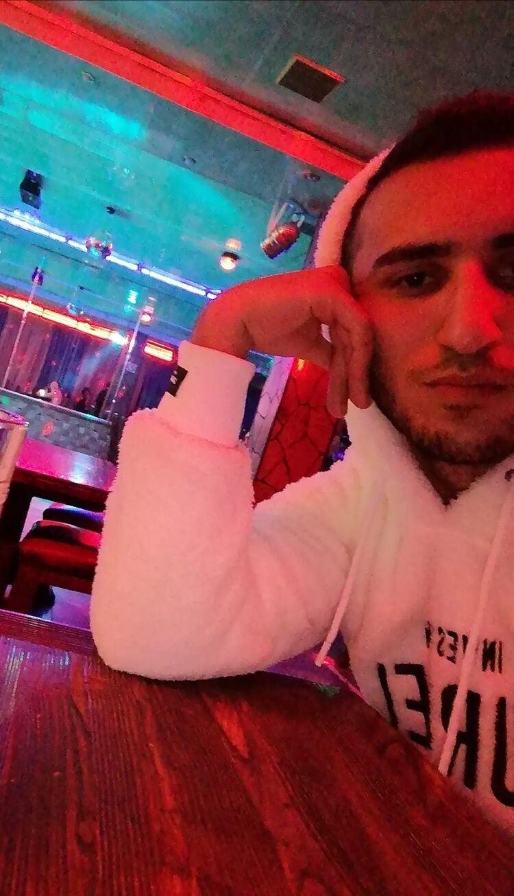 32736631  Ali, 26 ,    