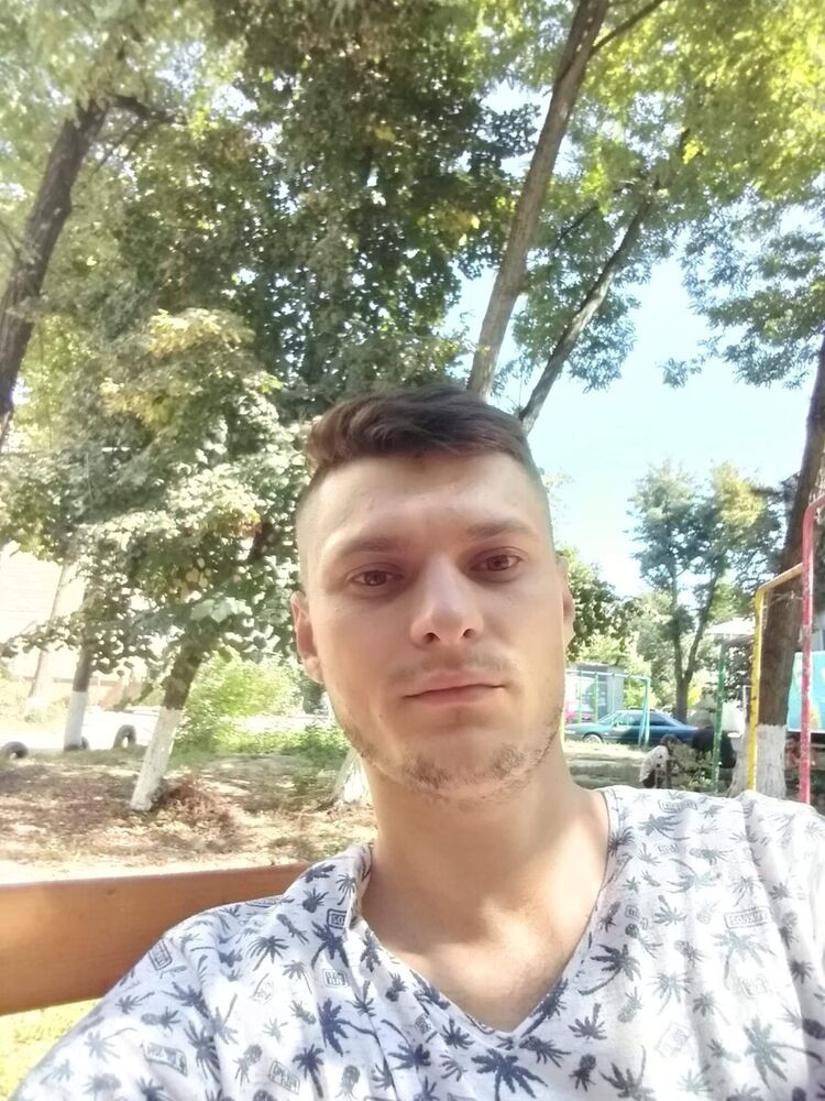  21951671  Daniel, 30 ,    