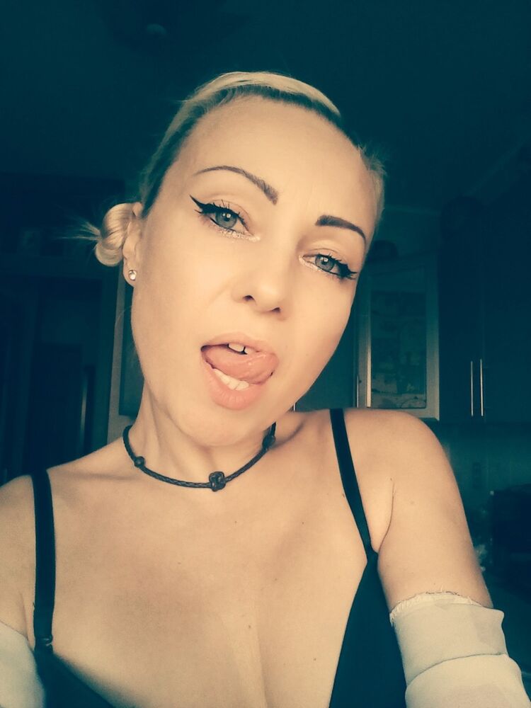  ,   Lana, 50 ,   