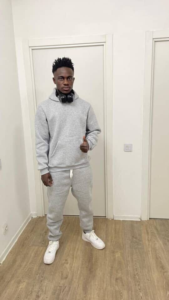  51940261  Jonalvi, 26 ,    
