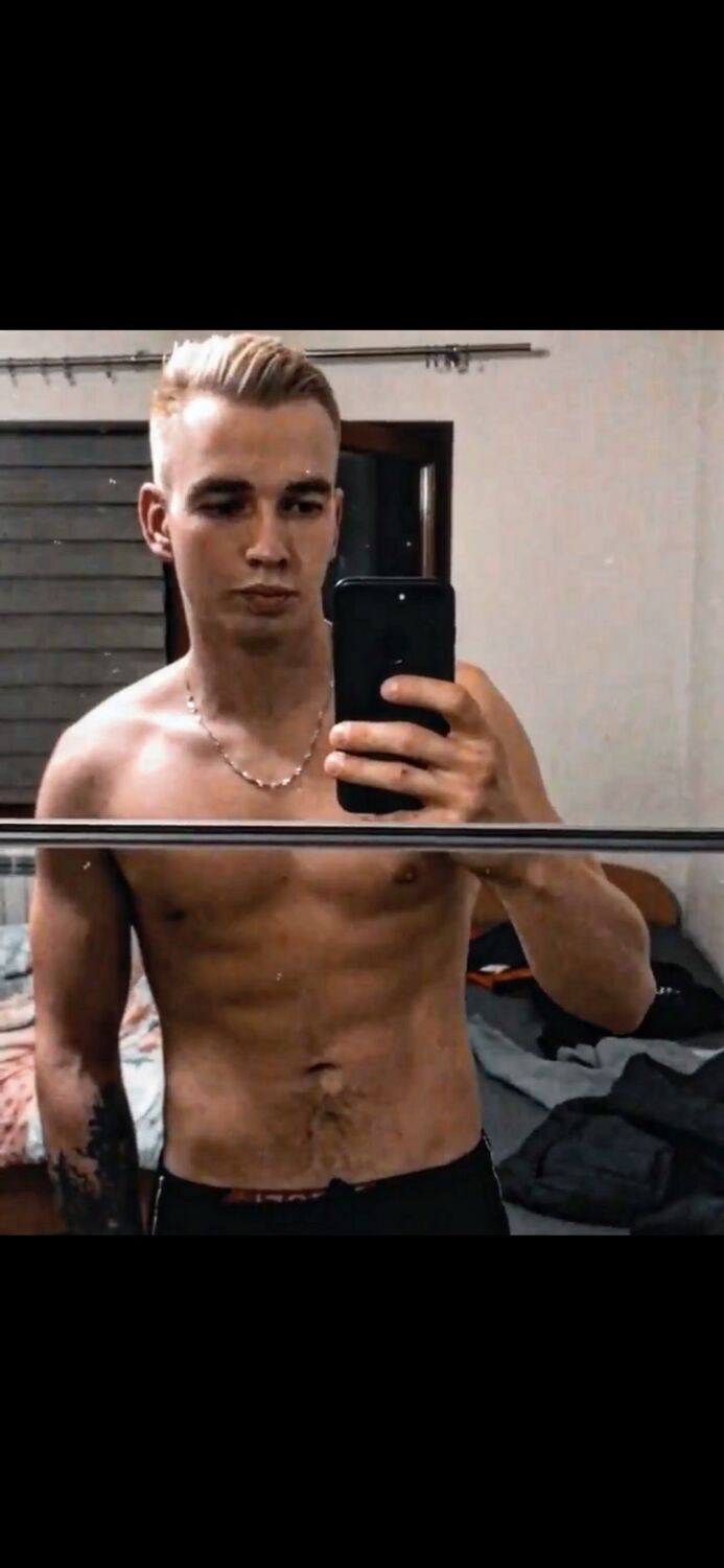  42326121  Pavel, 27 ,    