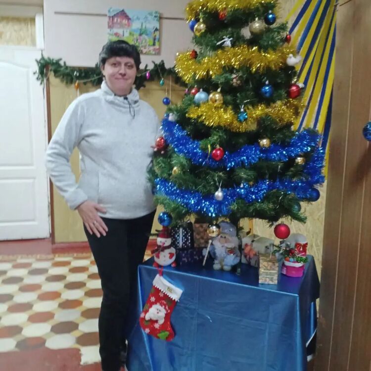  54767301  Maria, 44 ,    