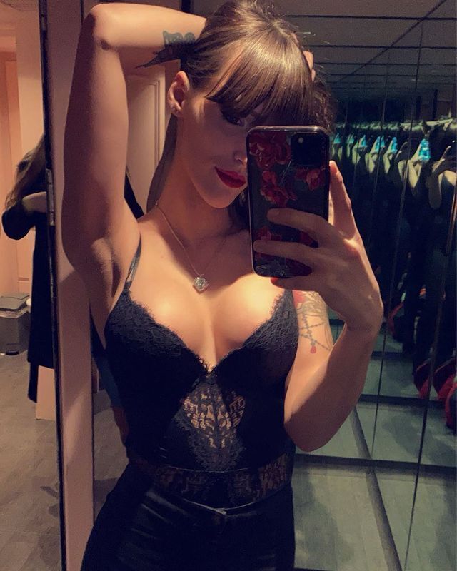  27050941  Anita, 29 ,    