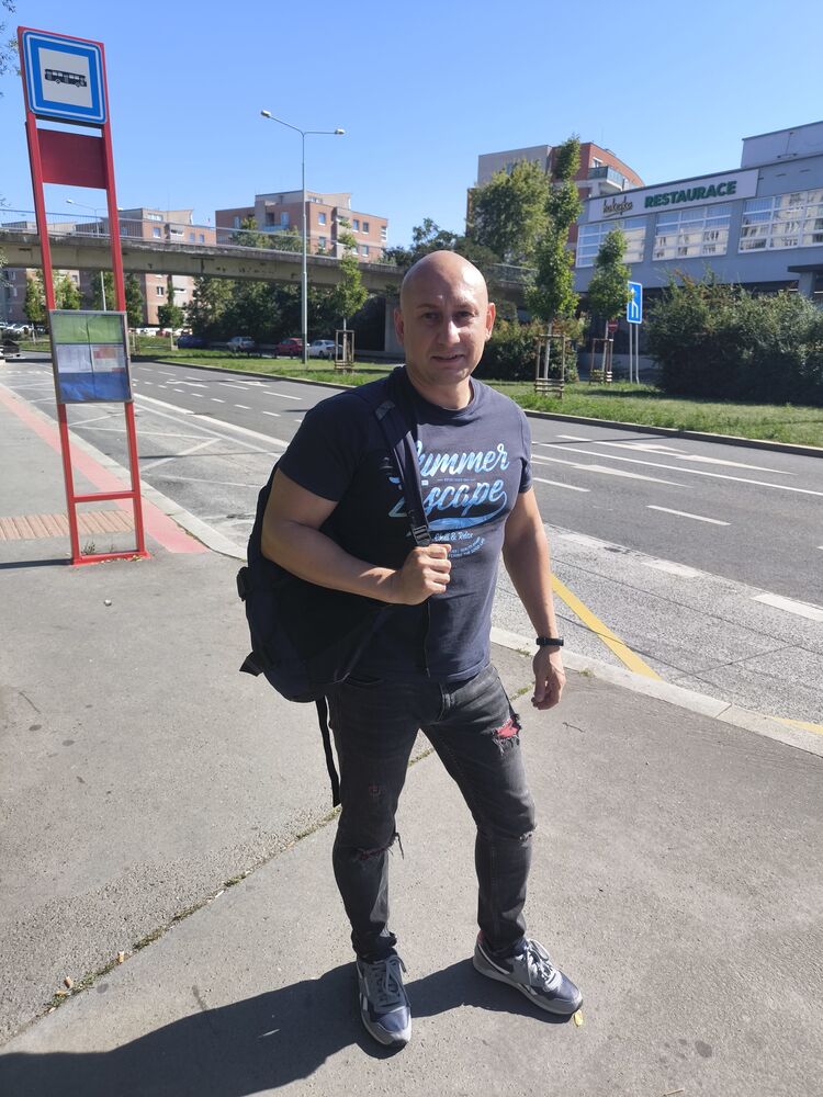  ,   Denys, 37 ,   ,   , c 