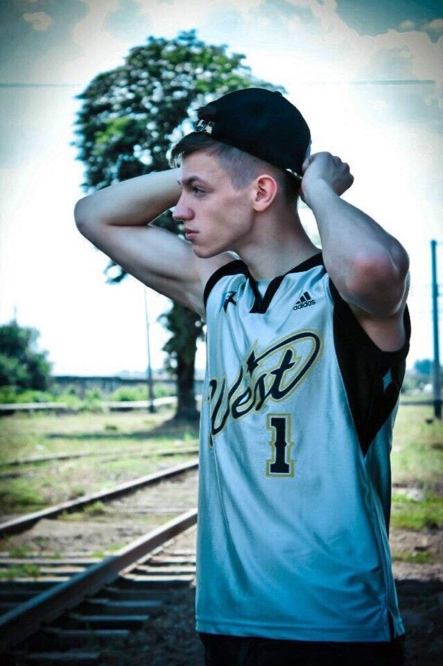  8472331  Leva Leva, 31 ,    