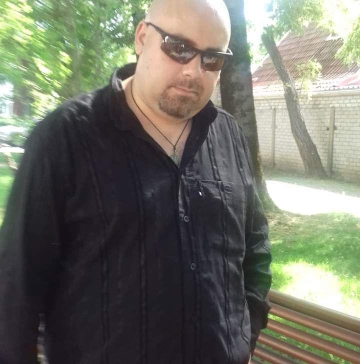  23956341  Ilja, 44 ,    