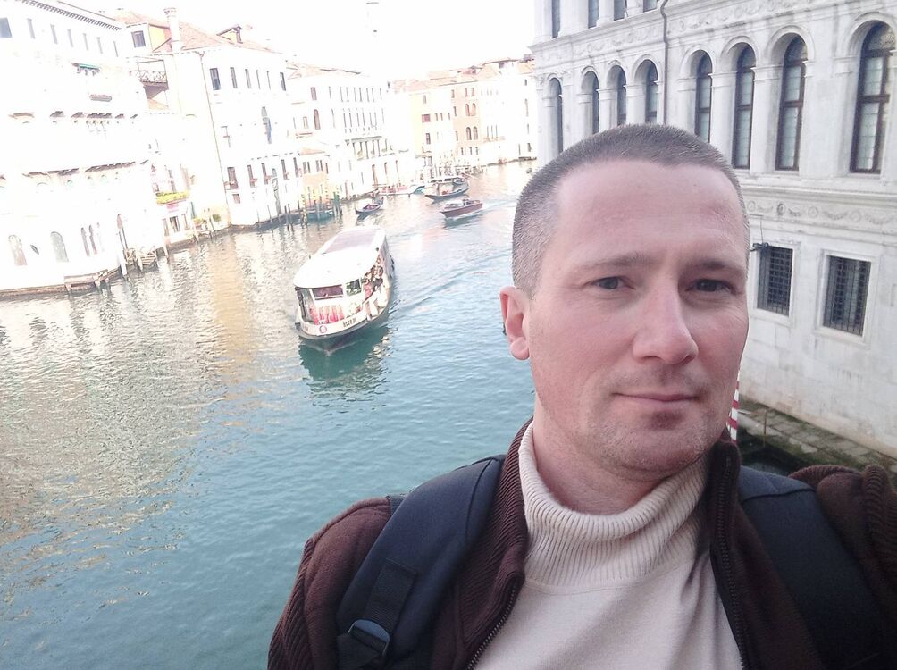  43073991  Grey, 34 ,    -