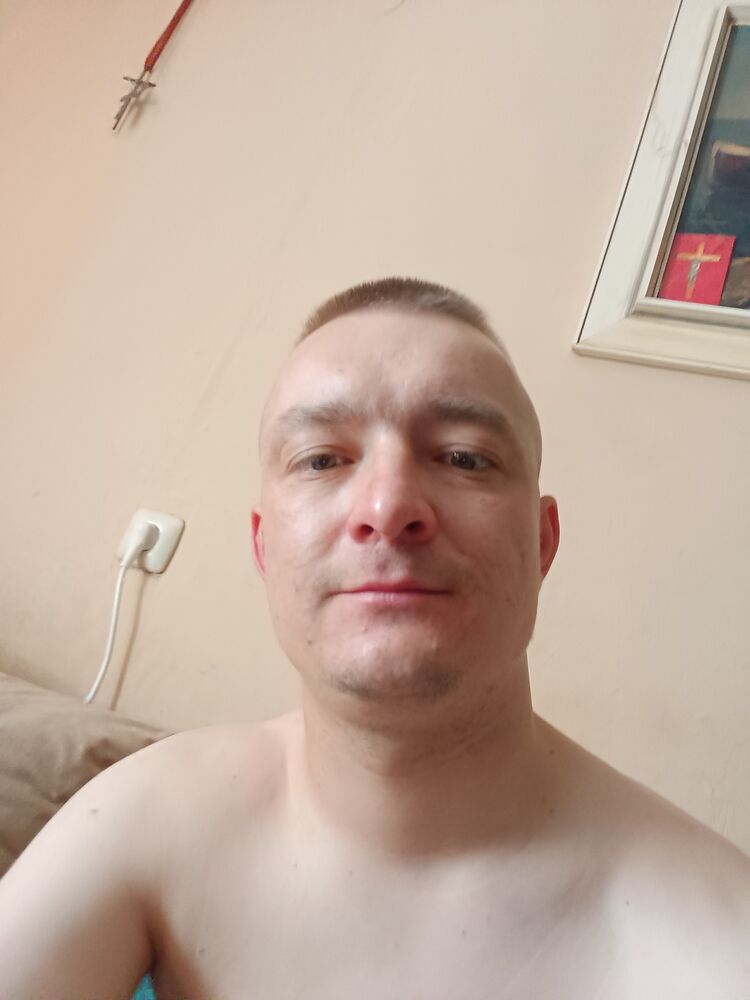  53152101  Adam, 34 ,    