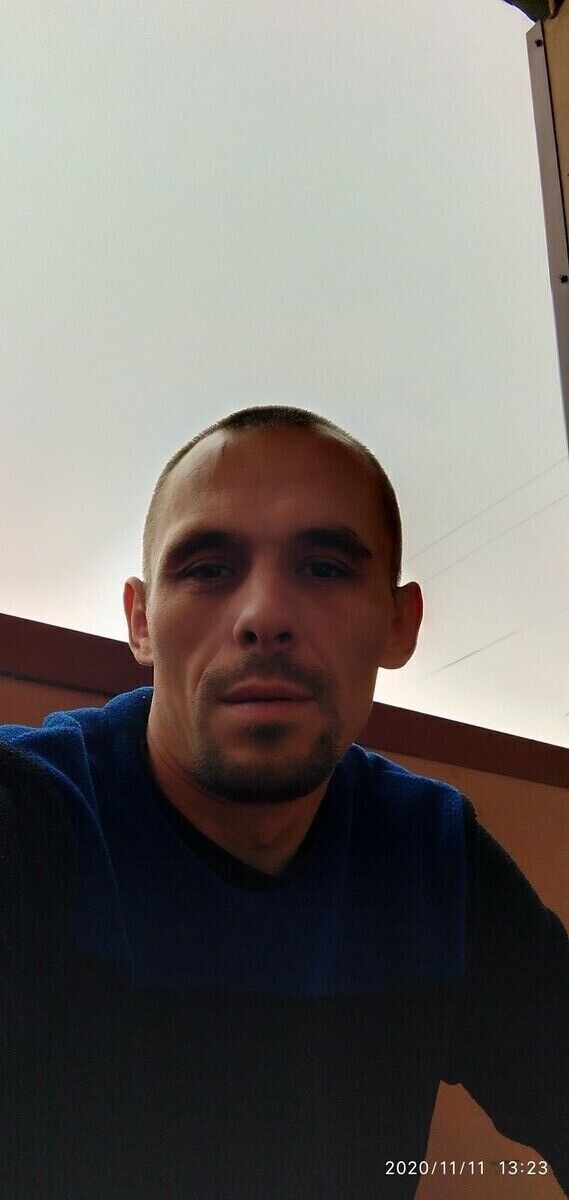  21773661  Roman, 42 ,    
