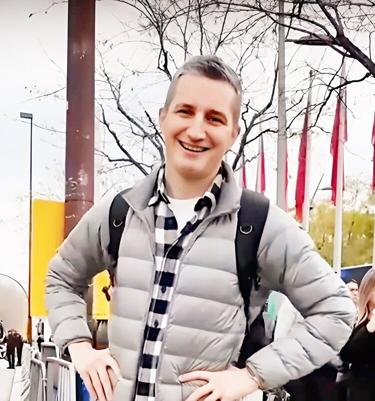  45040171  Igor, 44 ,    