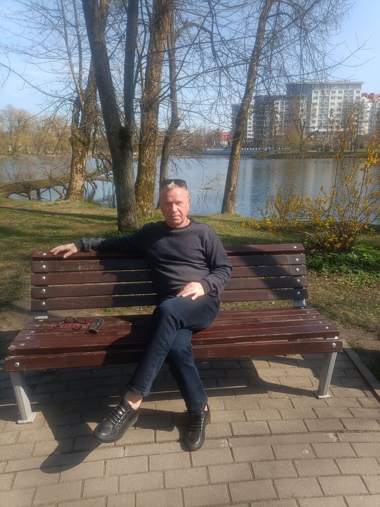  52462861  Fotov, 63 ,    