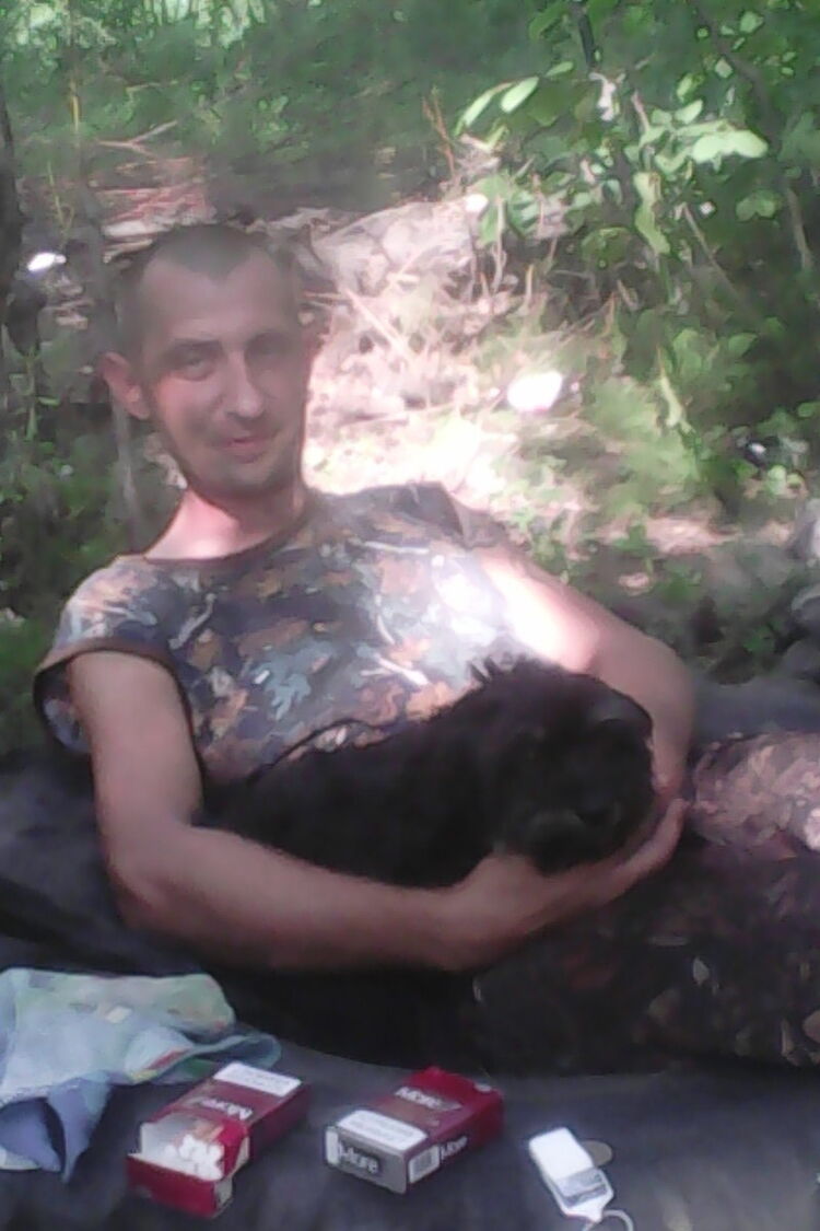  ,   Wiktor, 42 ,   