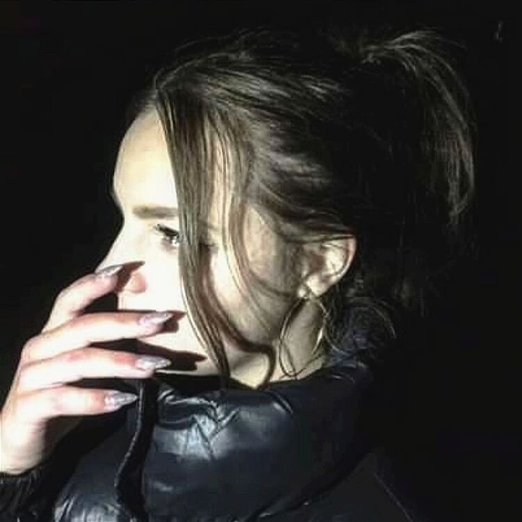  ,   Elvira, 24 ,   c , 