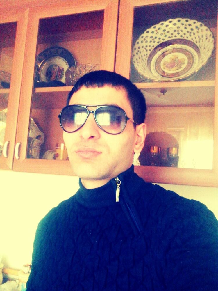  5950391  Artur, 37 ,    