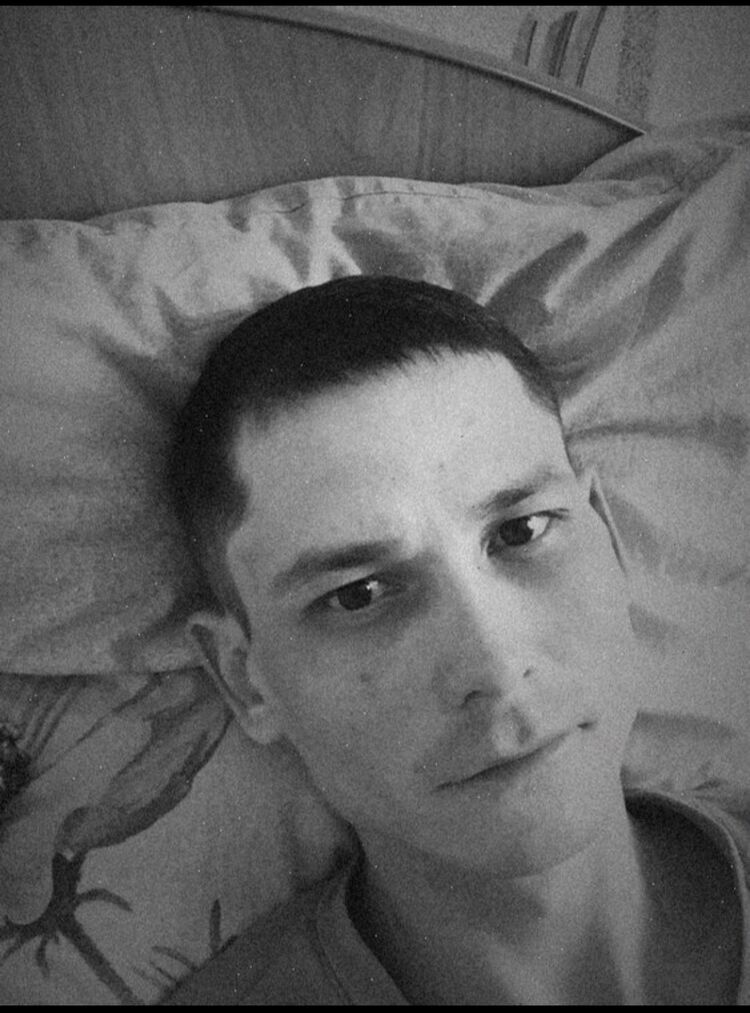  26882841  Artyom, 37 ,    