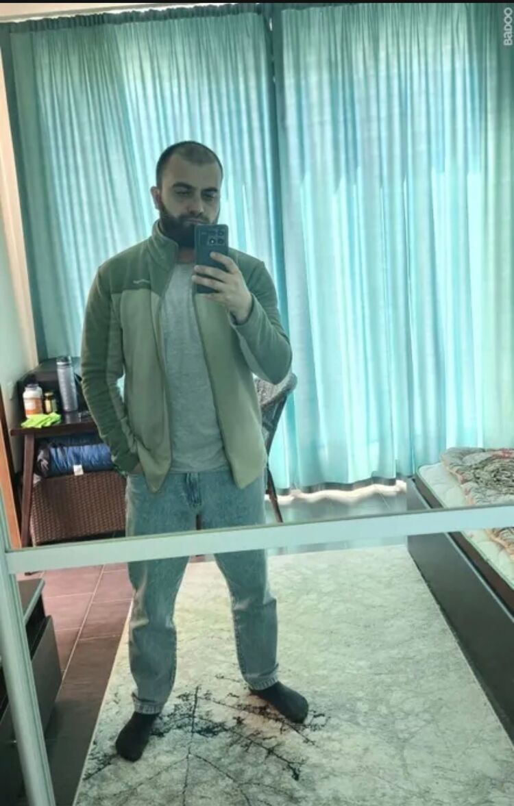 42486721  Ali, 32 ,    