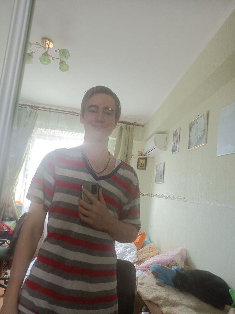  31965381  Sasha, 22 ,    