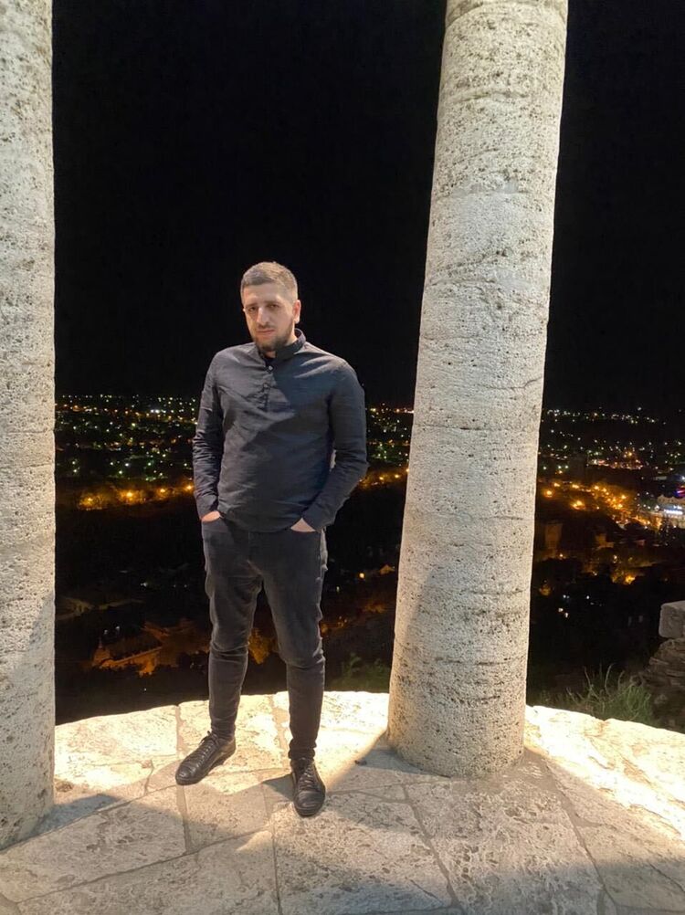  --,   Leo, 29 ,   ,   