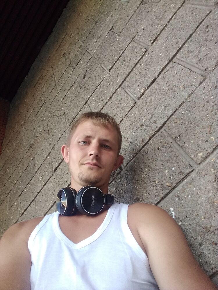  29812901  Oleg, 33 ,    