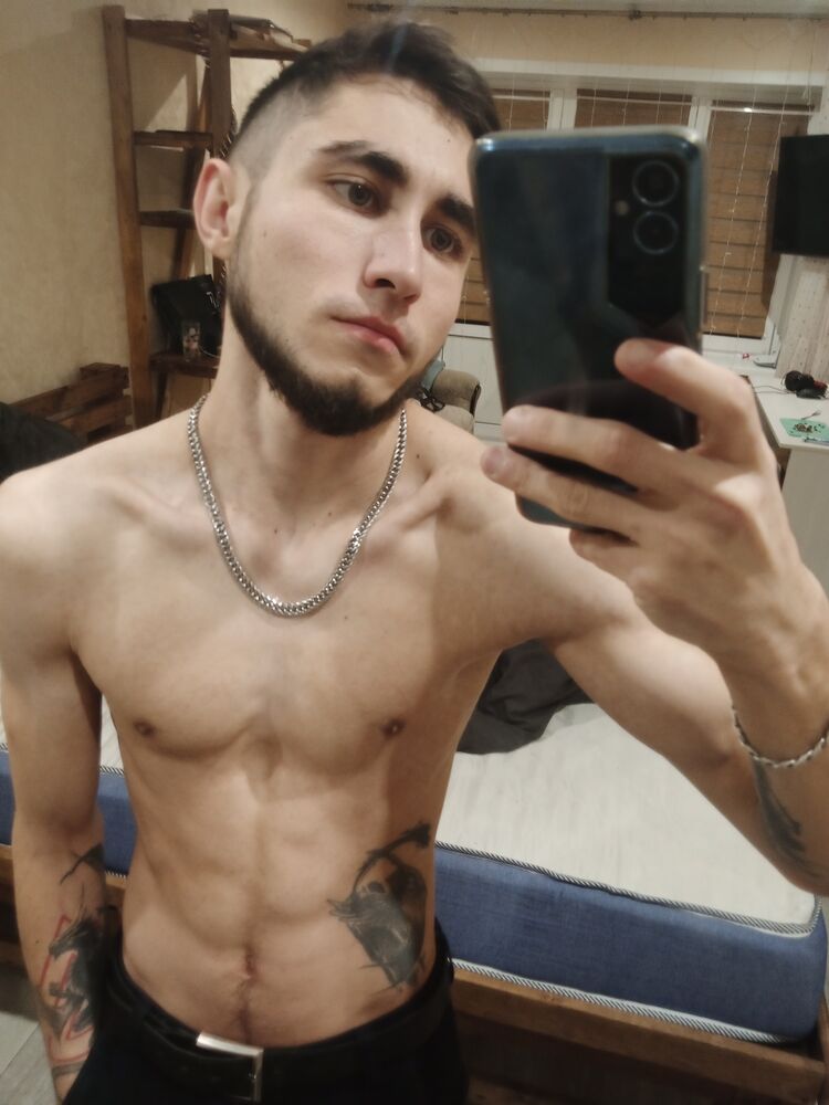  32621621  Vlad, 26 ,    