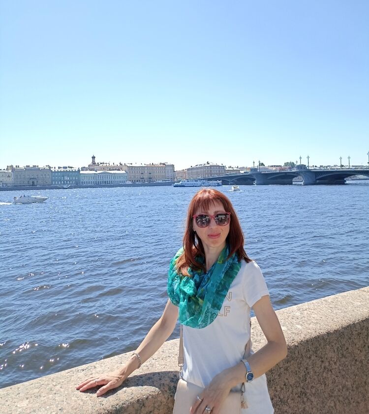  51977431  Elena, 47 ,    