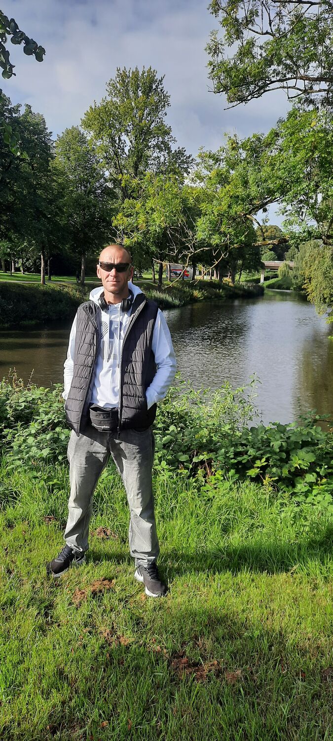  22644921  Vadim, 44 ,    