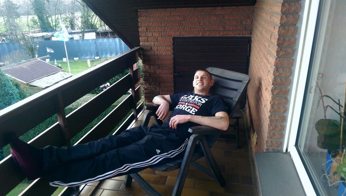  9853031  Sergei, 40 ,    