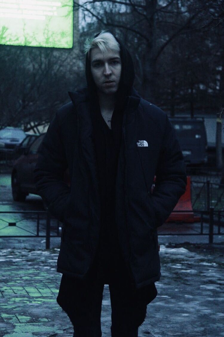  27187581  , 24 ,    -