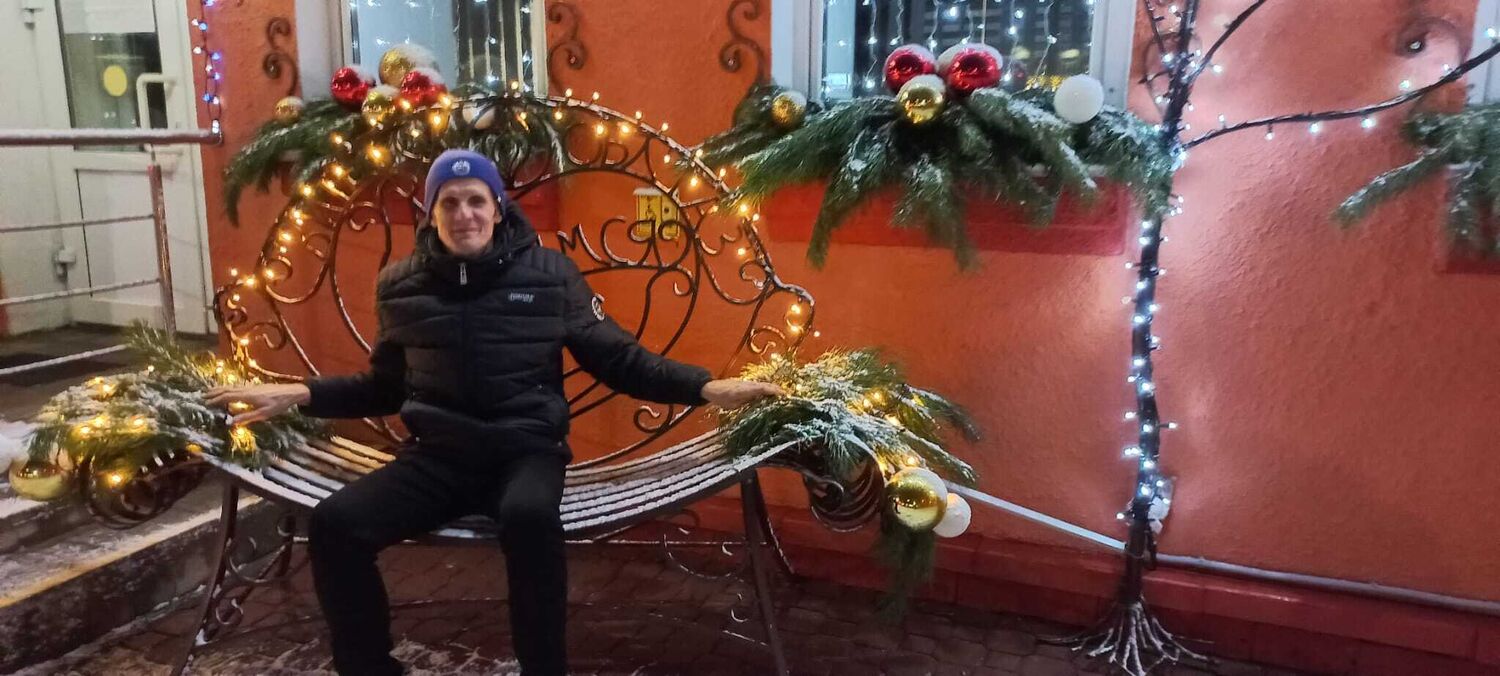  49047251  Anatoly, 51 ,    