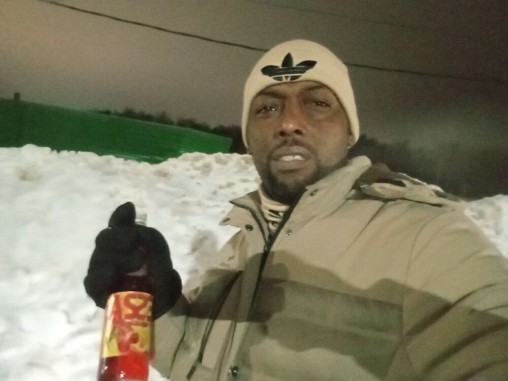  41155171  Daniel, 44 ,    